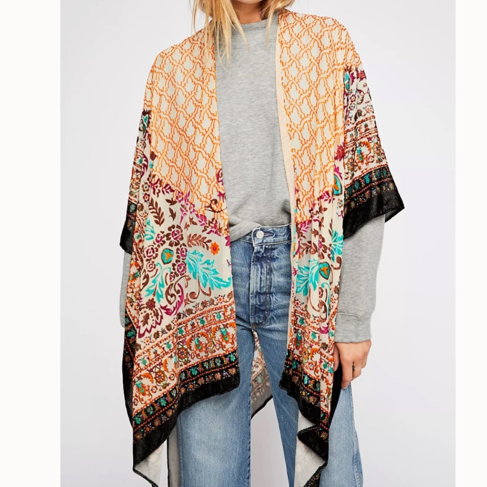 Free People C'est La Vie Velvet Burnout Kimono in One Size